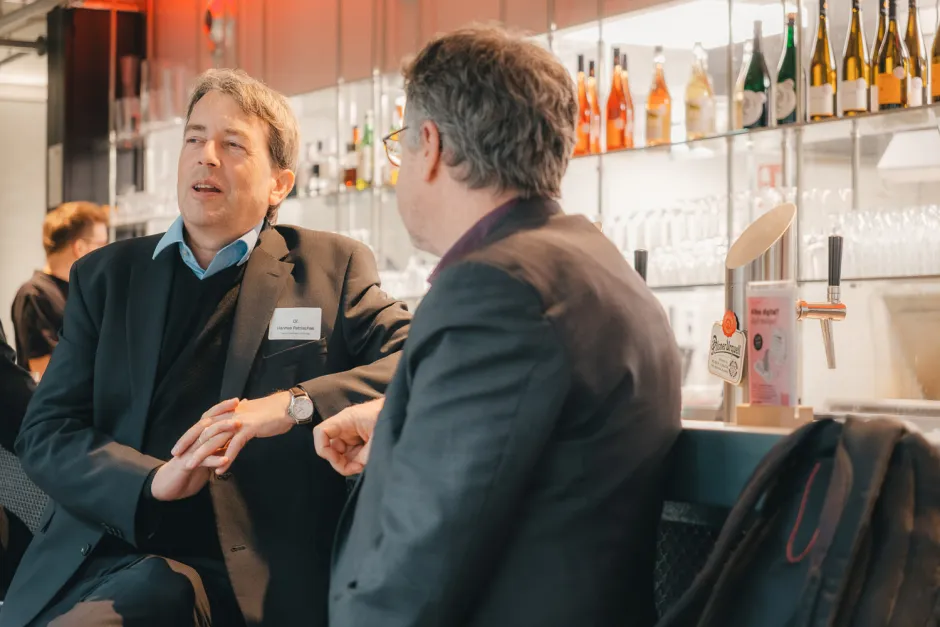 Besucher im Gespräch